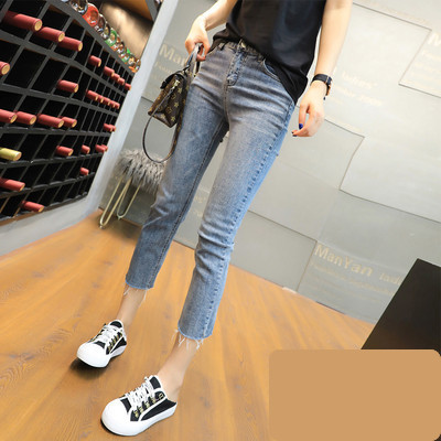 Sieviešu pieguloši džinsi ar saplēstiem motīviem