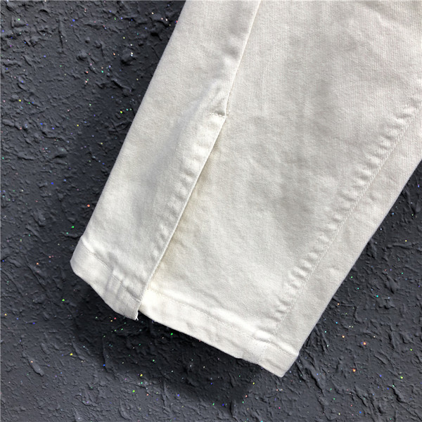 Sieviešu džinsi ar šķēlumiem un augstu vidukli