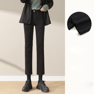 Aktuālie sieviešu džinsi ar kabatām-taisns modelis