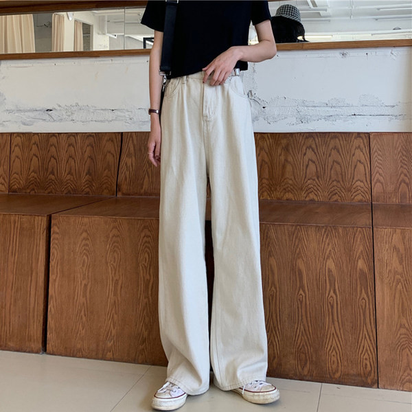 Ευρύ μοντέλο γυναικείων τζιν με υψηλή μέση - μπεζ χρώμα