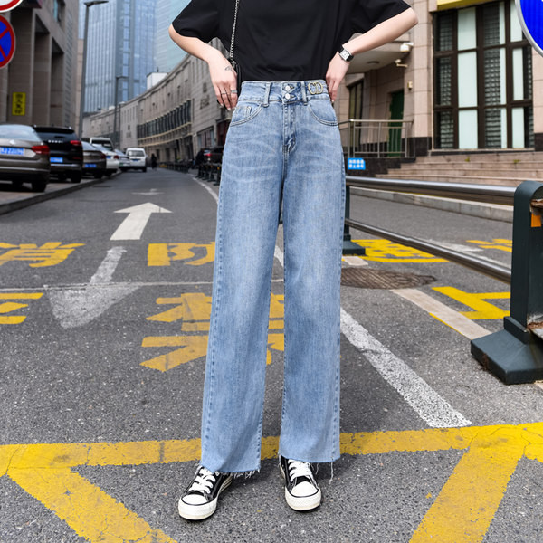 Model larg de blugi de dama cu talie inalta