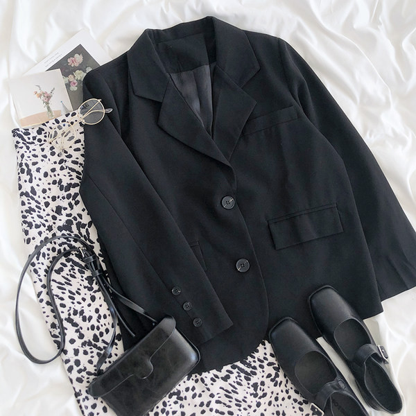 Μοντέρνο γυναικείο μπουφάν κοντό κλασικό μοντέλο με κουμπιά