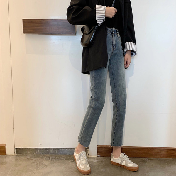 Sieviešu džinsi ar augstu vidukli un 9/10 garumu