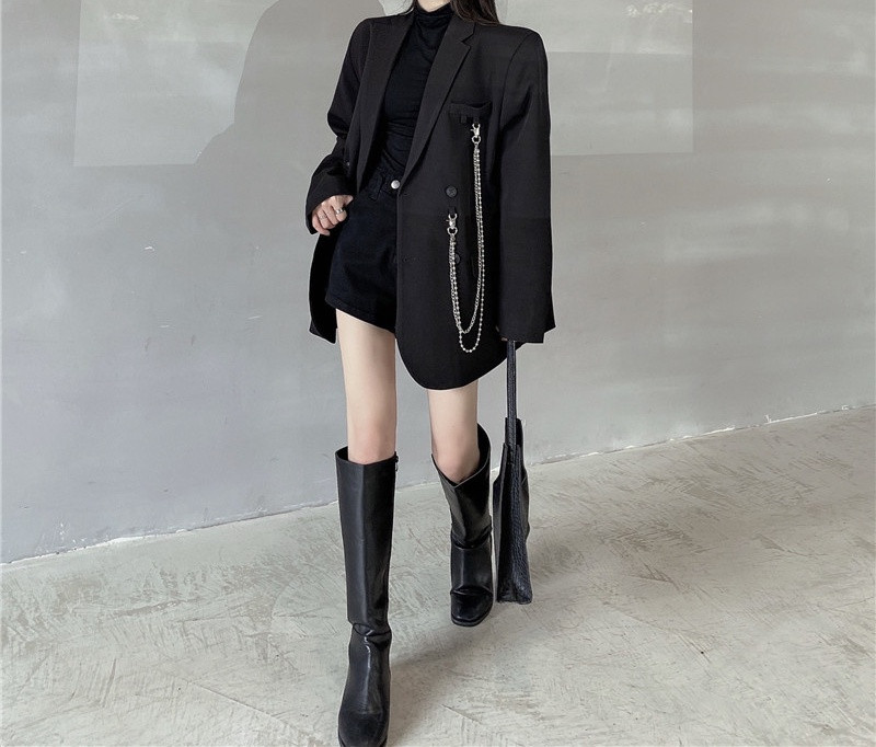 Μοντέρνο γυναικείο μακρύ μπουφάν με κουμπιά