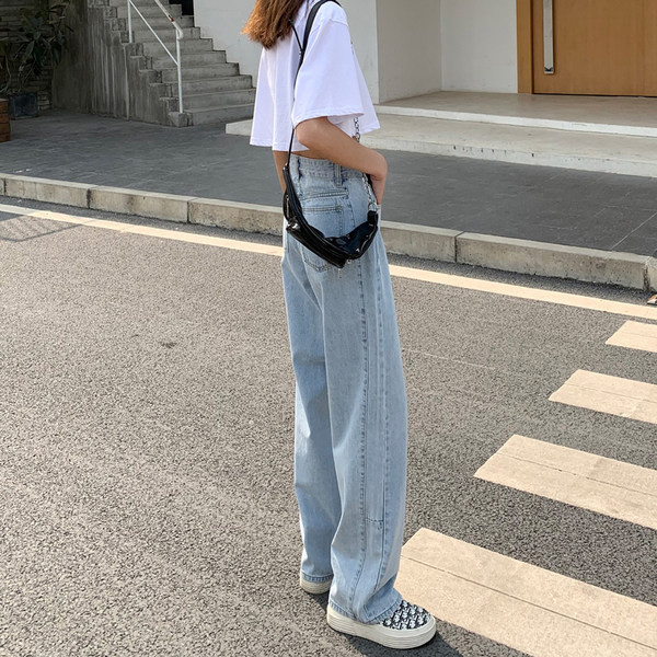 Blugi de dama cu picioare largi si buzunare