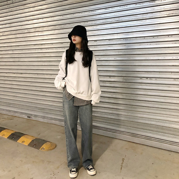 Γυναικεία τζιν σε γκρι χρώμα - μοντέλο