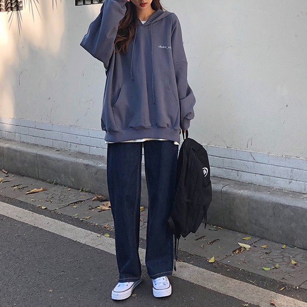 Plašs sieviešu džinsu modelis ar kabatām