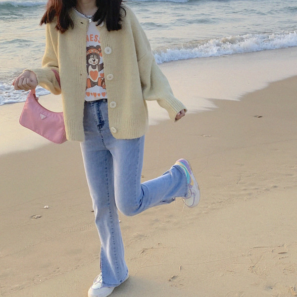 Retro stila sieviešu džinsi ar šķēlumiem un augstu vidukli