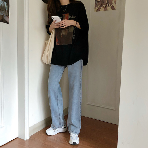 Model uni de blugi de dama cu buzunare in albastru