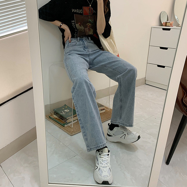 Model uni de blugi de dama cu buzunare in albastru