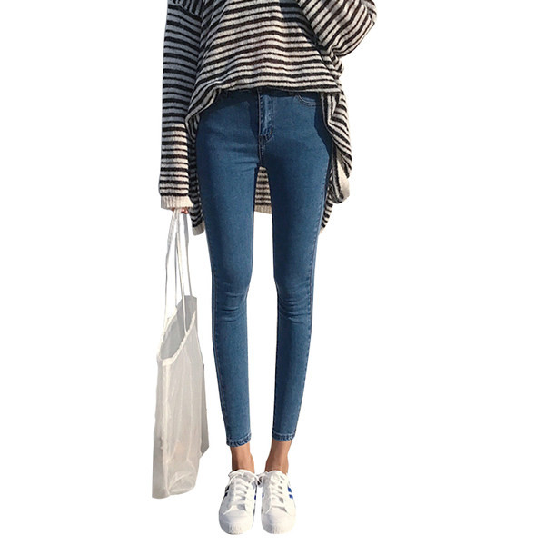 Model de blugi montat la glezna cu talie inalta