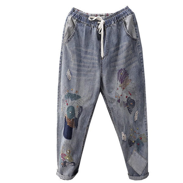 Naujas moteriškų laisvalaikio džinsų modelis su kišenėmis ir siuvinėjimais