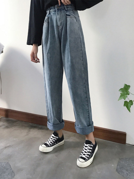 Model nou de blugi largi de primavara cu talie inalta