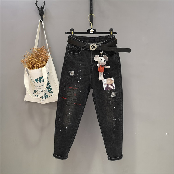 Mūsdienīgi sieviešu džinsi ar izšuvumiem un saplēstiem elementiem