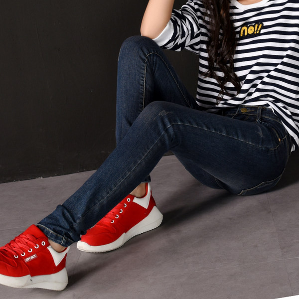 Blugi de dama model uni cu buzunare