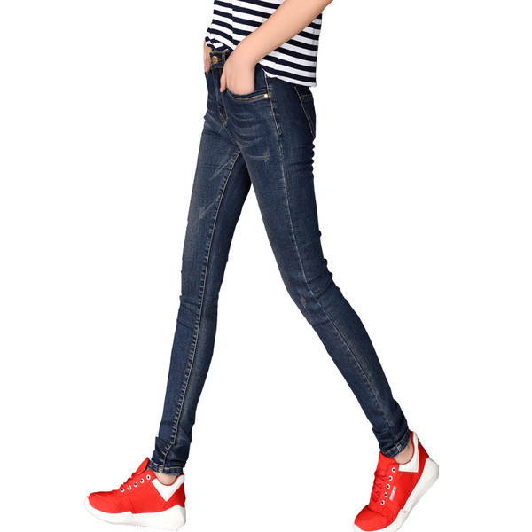 Blugi de dama model uni cu buzunare