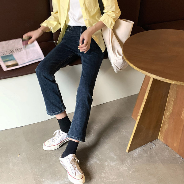 Sieviešu džinsi ar garumu 7/8 un kabatām zilā krāsā