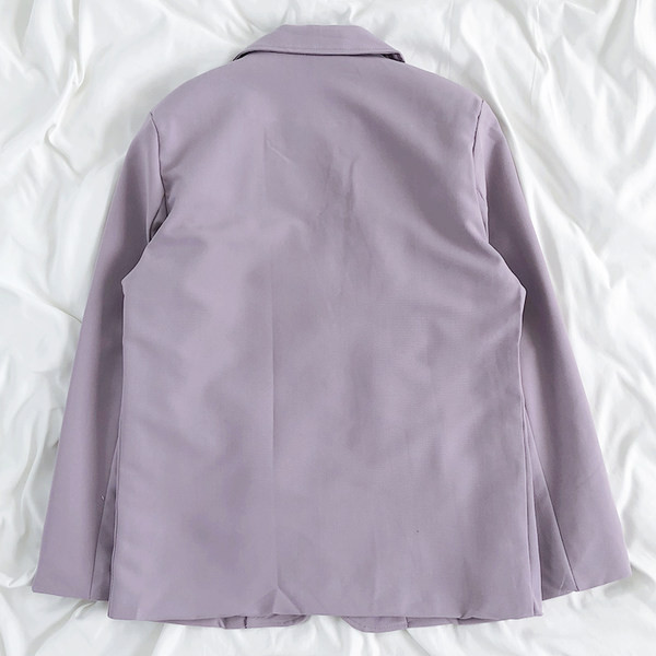 Geaca de dama actuala cu nasturi si decolteu spitz