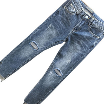 Pašreizējie sieviešu džinsi ar augstu vidukli - divi modeļi