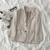 Jachetă scurtă de damă modernă cu nasturi și decolteu spitz