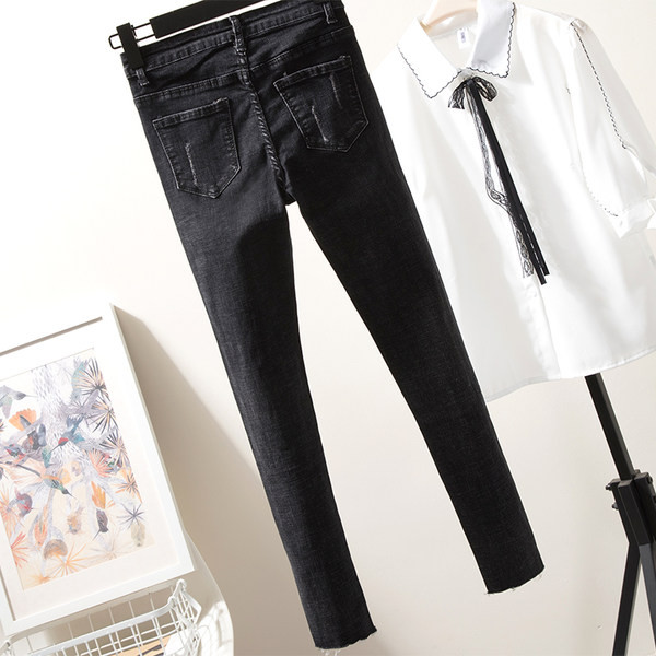 Sieviešu ikdienas džinsi ar plēstiem motīviem un augstu vidukli