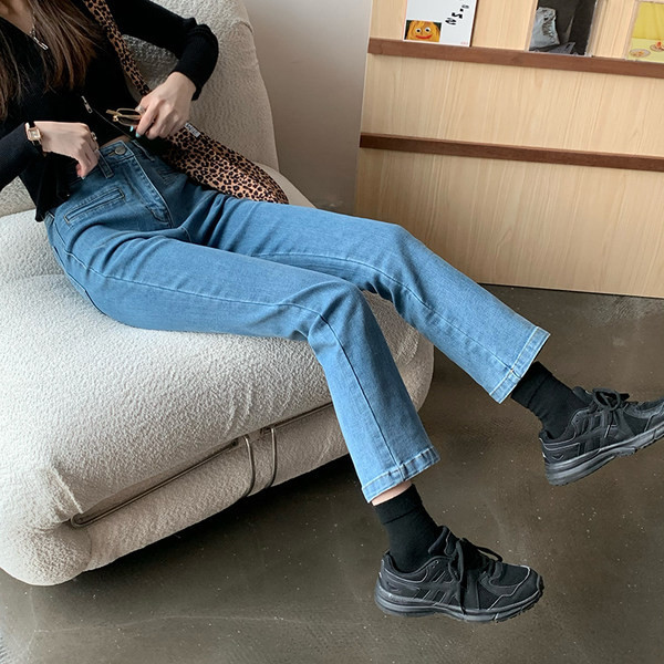 Sieviešu džinsu vienkrāsains modelis zilā krāsā - ar augstu vidukli