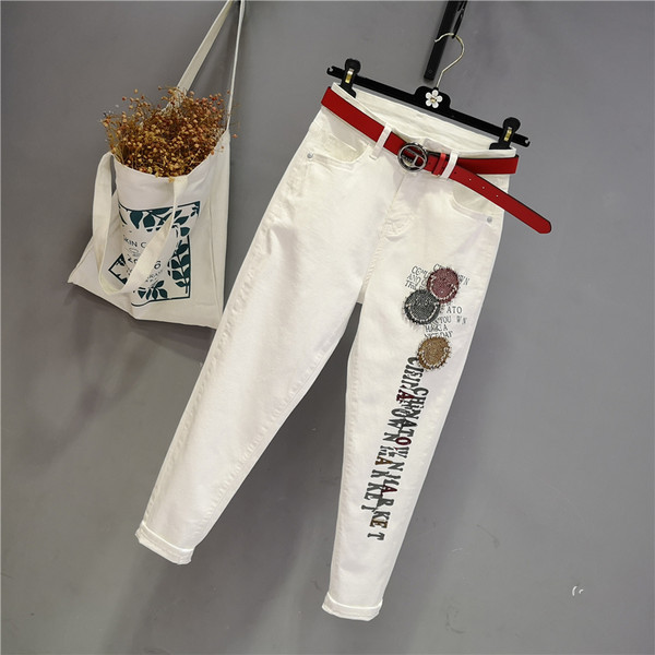 Jauns sieviešu džinsu modelis ar akmentiņiem un aplikācijām - baltā krāsā