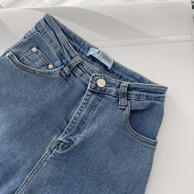 Γυναικείο τζιν απλό μοντέλο με τσέπες - σλιμ μοντέλο