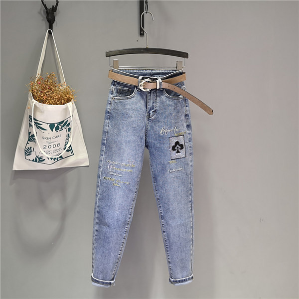 Ikdienas sieviešu džinsi ar izšuvumu - zilā krāsā