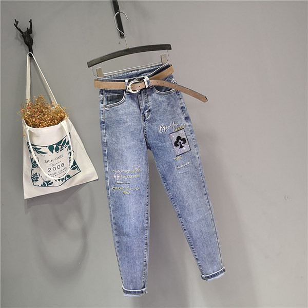 Ikdienas sieviešu džinsi ar izšuvumu - zilā krāsā