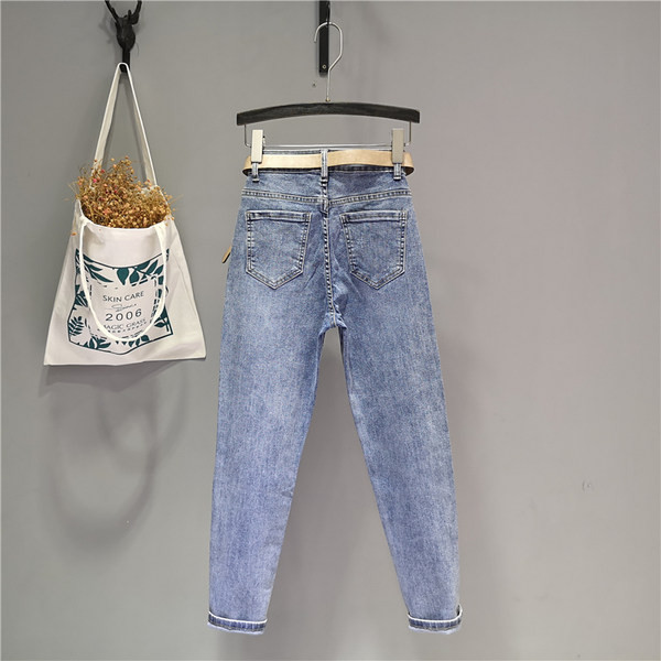 Ikdienas sieviešu džinsi ar izšuvumu - zilā krāsā