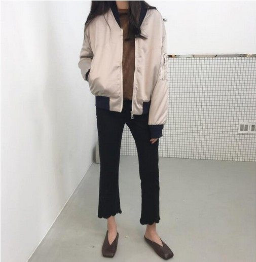 Γυναικεία τζιν με ψηλή μέση και τσέπες