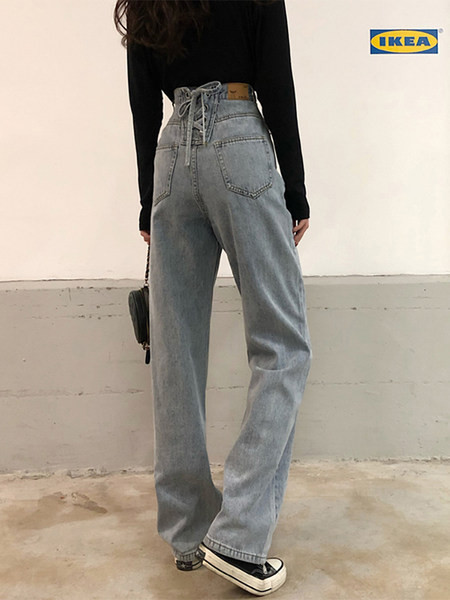 Model nou de blugi cu picioare late și legături în talie