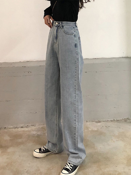 Model nou de blugi cu picioare late și legături în talie