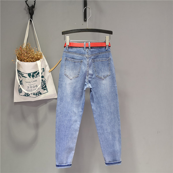 Jauns sieviešu džinsu modelis ar augstu vidukli un akmeņiem zilā krāsā