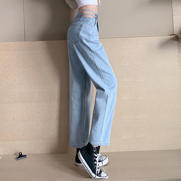 Mūsdienīgi džinsi ar izgrieztām daļām jostasvietā