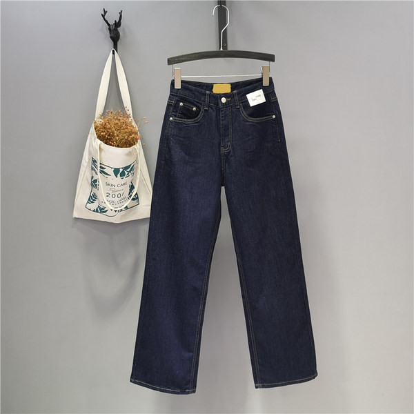 Blugi de damă moderni cu talie înaltă - un model drept