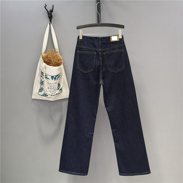 Blugi de damă moderni cu talie înaltă - un model drept