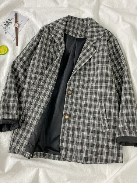 Moderna sieviešu rūtaina īsa jaka ar pogām