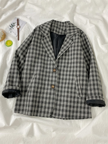 Moderna sieviešu rūtaina īsa jaka ar pogām