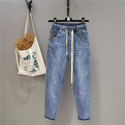 Ikdienas sieviešu džinsi ar elastīgu jostasvietu - zilā krāsā