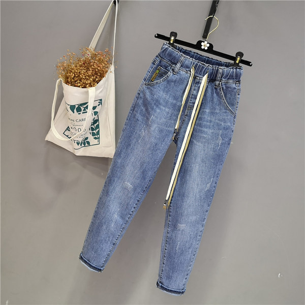 Ikdienas sieviešu džinsi ar elastīgu jostasvietu - zilā krāsā