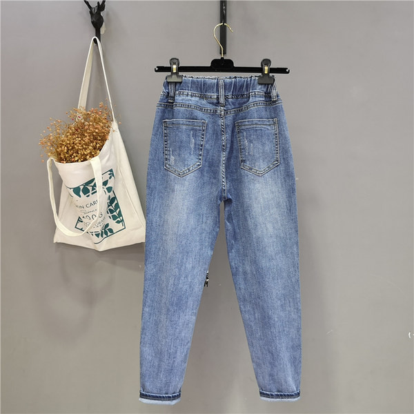 Ikdienas sieviešu džinsi ar elastīgu jostasvietu - zilā krāsā