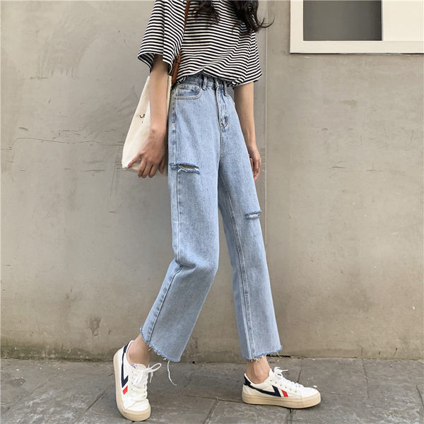 Φαρδύ μοντέλο τζιν με σκισμένα μοτίβα για γυναίκες