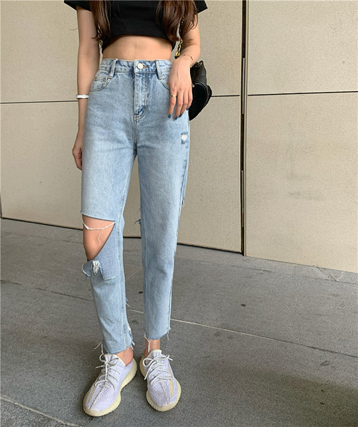 Γυναικεία τζιν με σκισμένα μοτίβα και ψηλή μέση