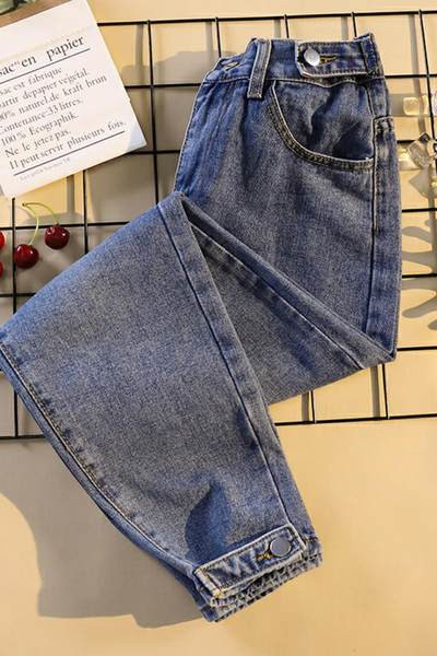 Blugi actuali cu talie inalta si nasturi