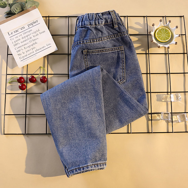 Blugi actuali cu talie inalta si nasturi