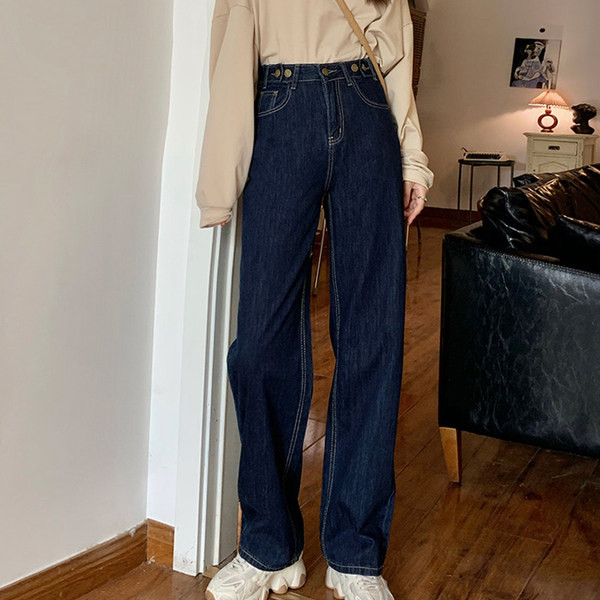 Γυναικεία τζιν σε μπλε ναυτικό χρώμα - ίσιο μοντέλο