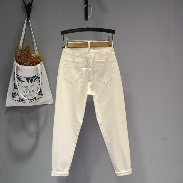 Blugi noi de dama cu broderie si talie inalta - model larg