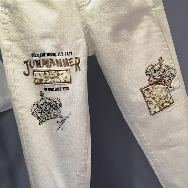 Blugi noi de dama cu broderie si talie inalta - model larg